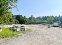 View picture of 563 King St - Yard